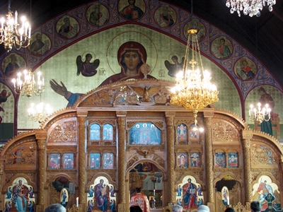 Iconostasul bisericii